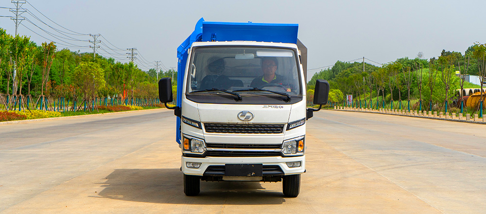 上汽跃进纯电自装卸式垃圾车