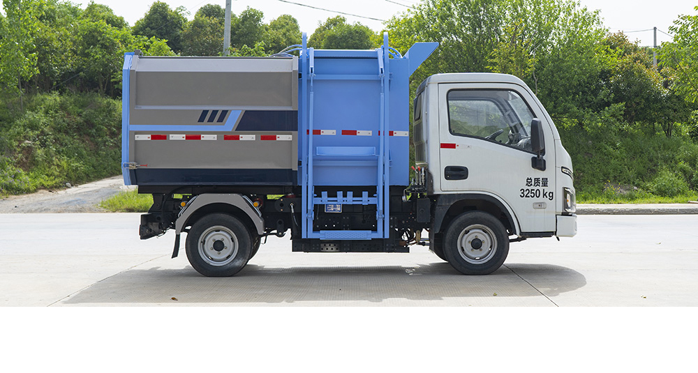 上汽跃进纯电自装卸式垃圾车