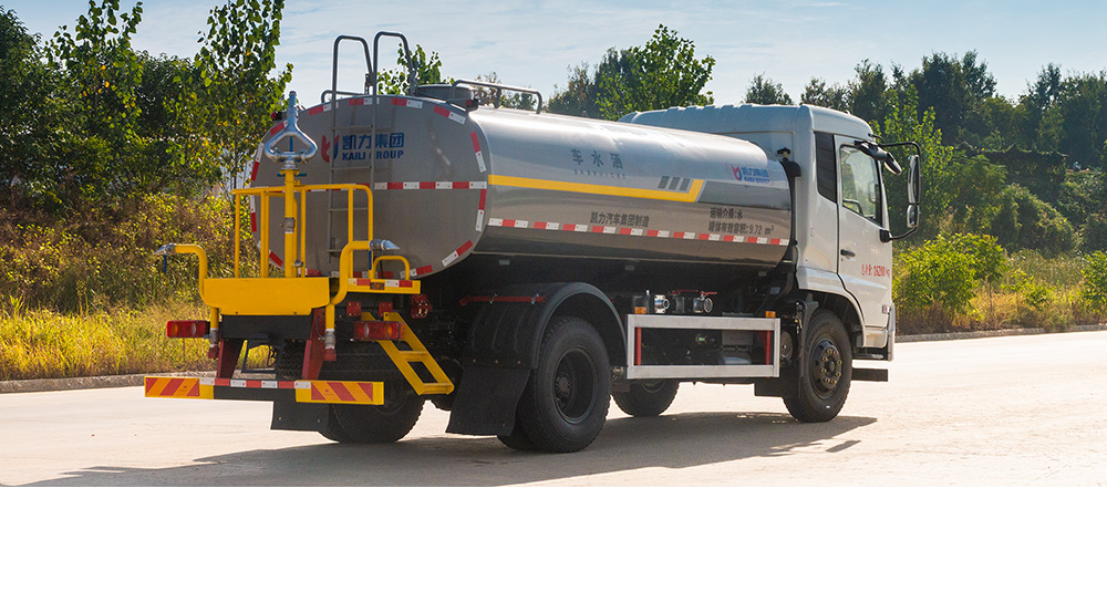 东风天锦洒水车