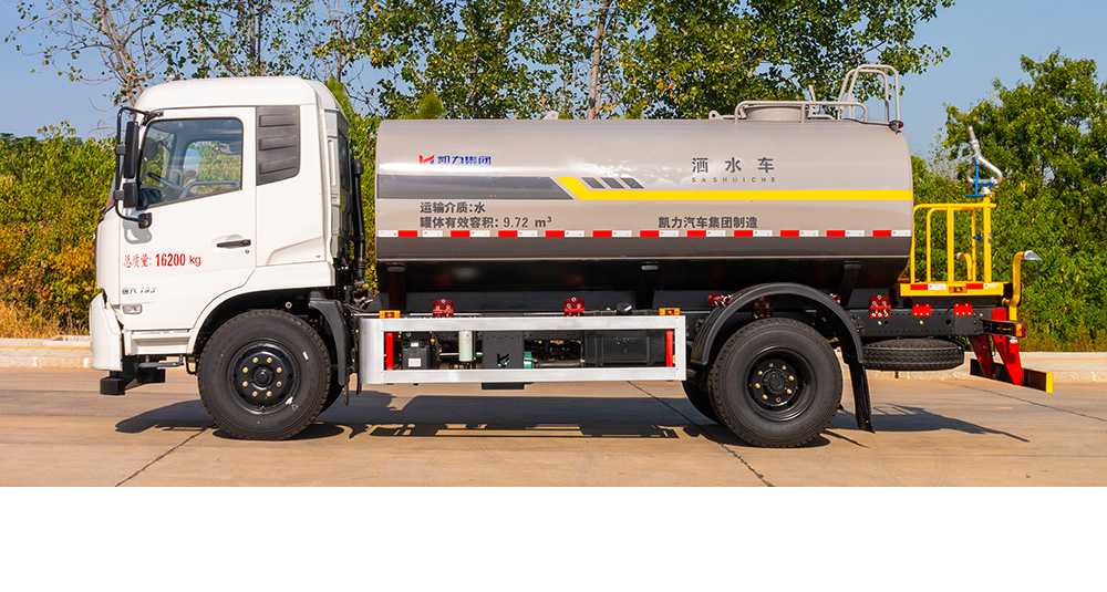 东风天锦洒水车