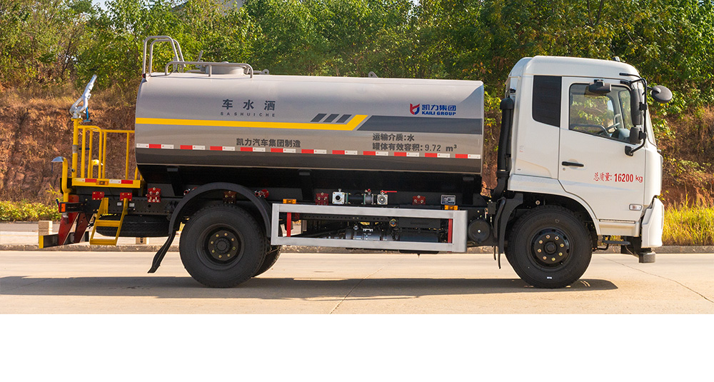 东风天锦洒水车