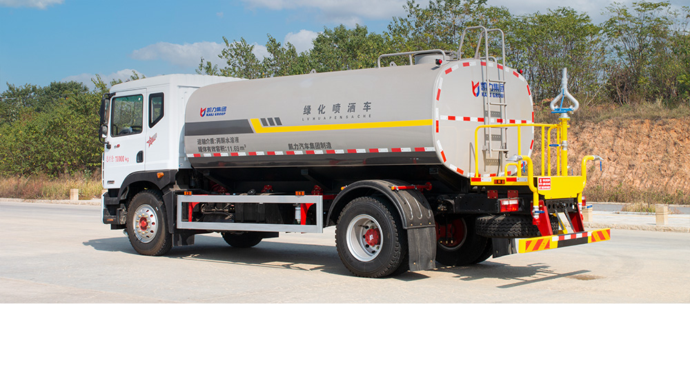 东风D9洒水车