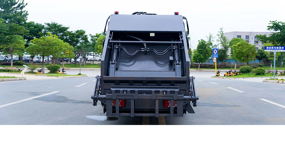 柳汽乘龙L2压缩式垃圾车