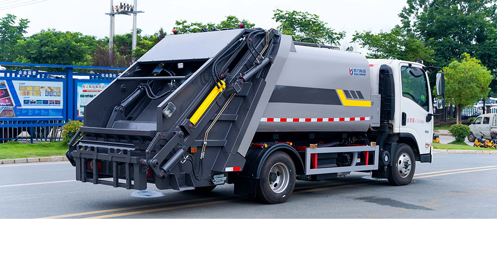 柳汽乘龙L2压缩式垃圾车