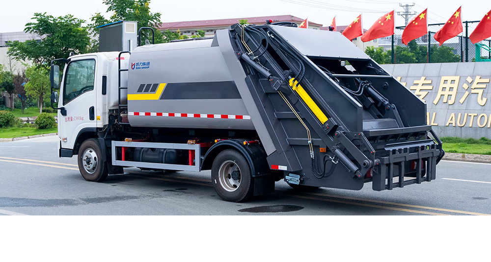 柳汽乘龙L2压缩式垃圾车