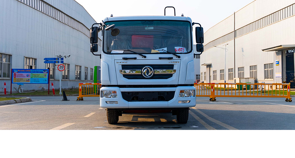 东风D9压缩式垃圾车