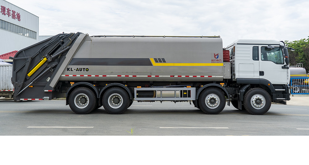 重汽前四后八压缩式垃圾车