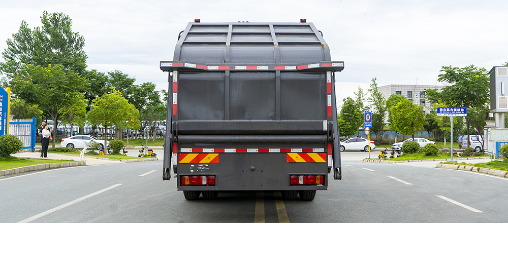 重汽前四后八压缩式垃圾车