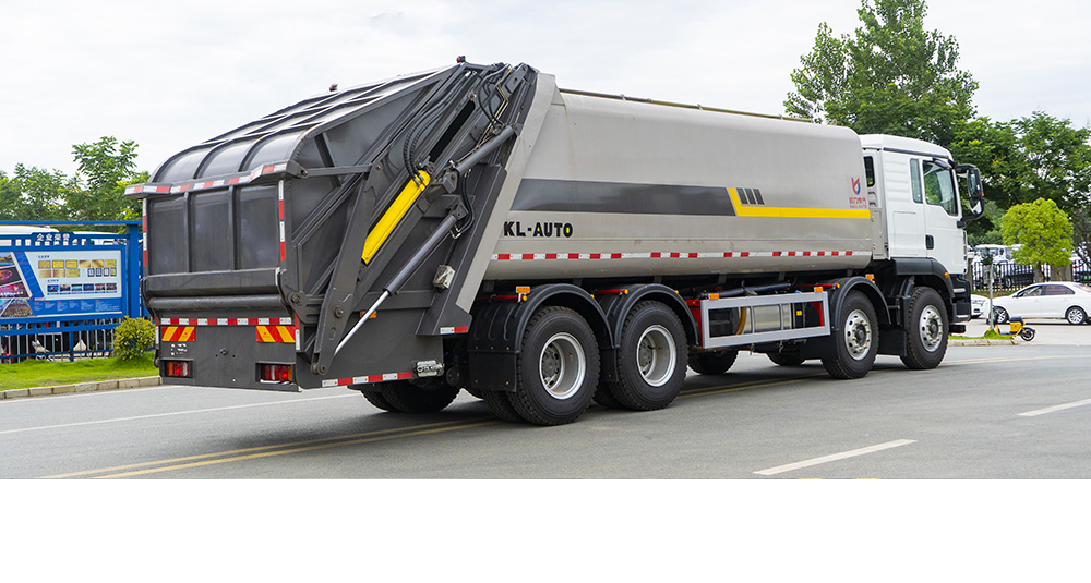 重汽前四后八压缩式垃圾车