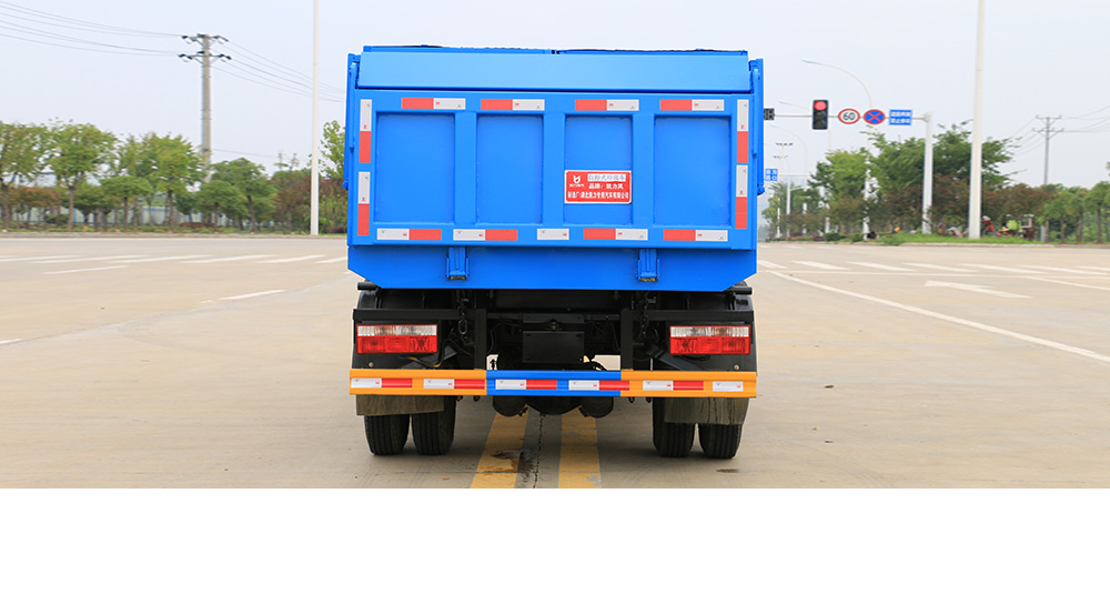 小多利卡自卸式垃圾车