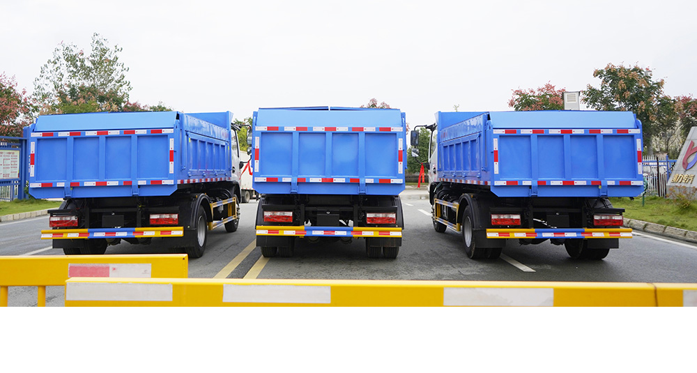 大多利卡自卸式垃圾车