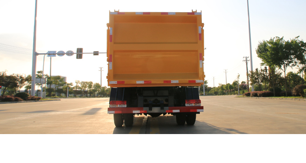 小多利卡侧装压缩垃圾车