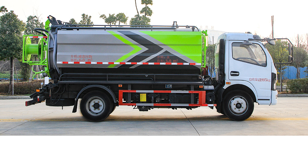 东风大多利卡清洗吸污车（方罐）