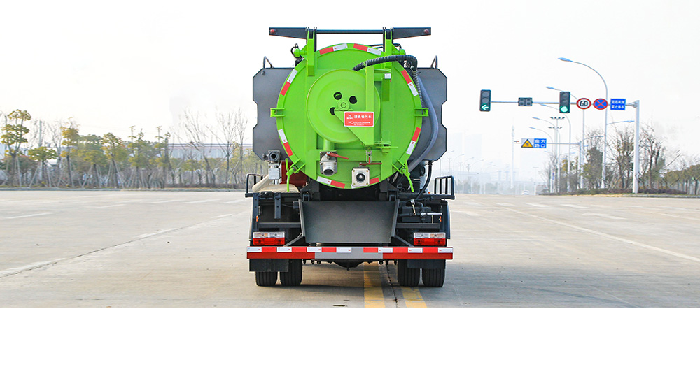 东风大多利卡清洗吸污车（方罐）