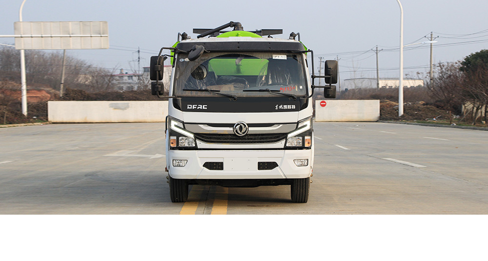 东风大多利卡清洗吸污车（方罐）