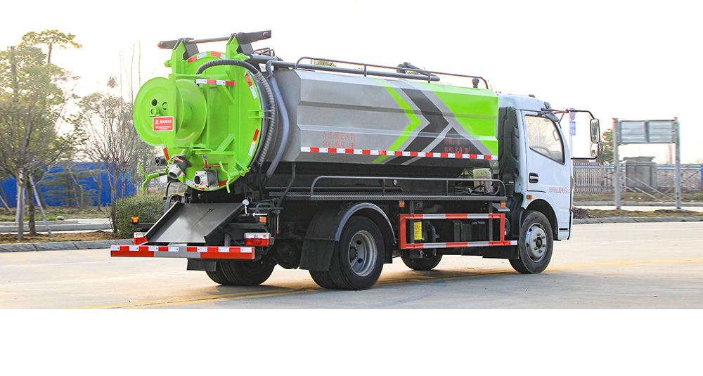 东风大多利卡清洗吸污车（方罐）