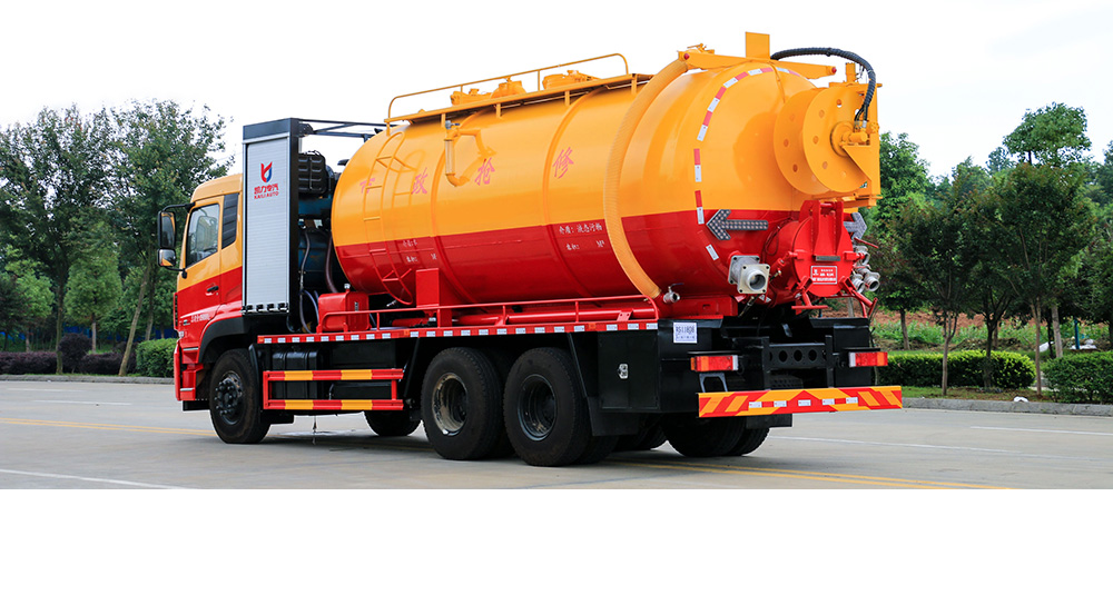 东风天龙清洗吸污车