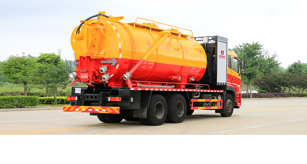 东风天龙清洗吸污车