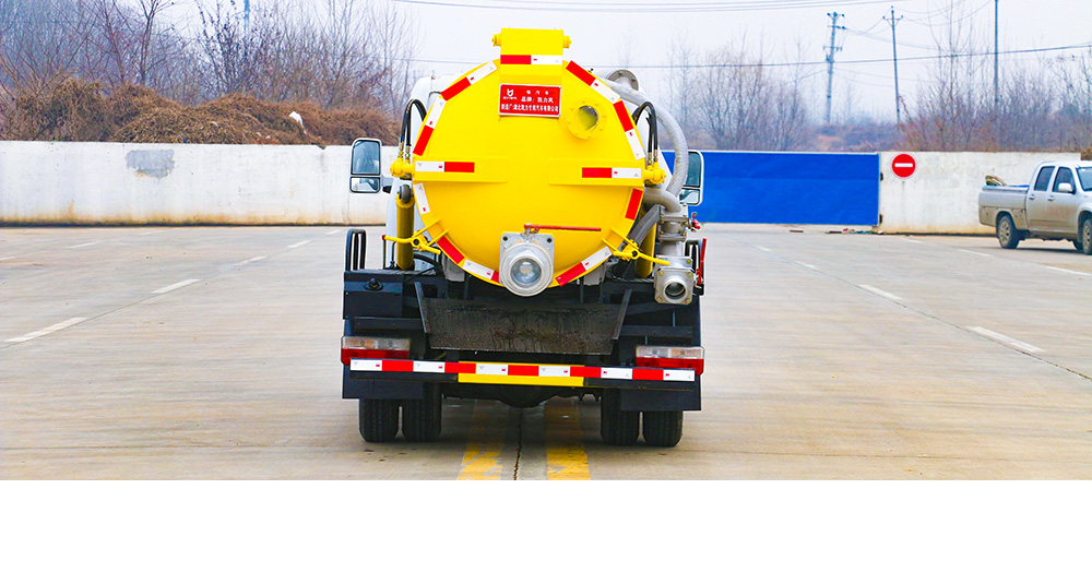 东风途逸吸污车