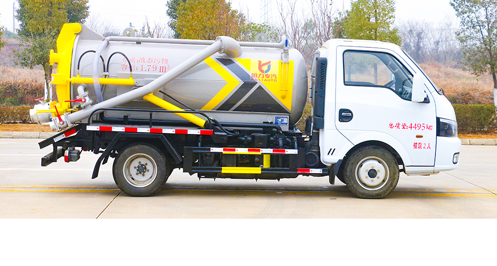 东风途逸吸污车