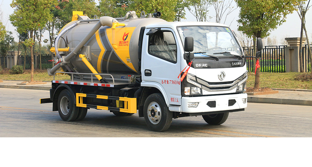 东风小多利卡吸污车