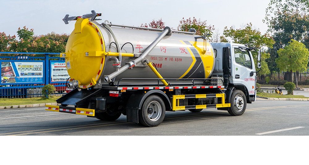 东风大多利卡吸污车