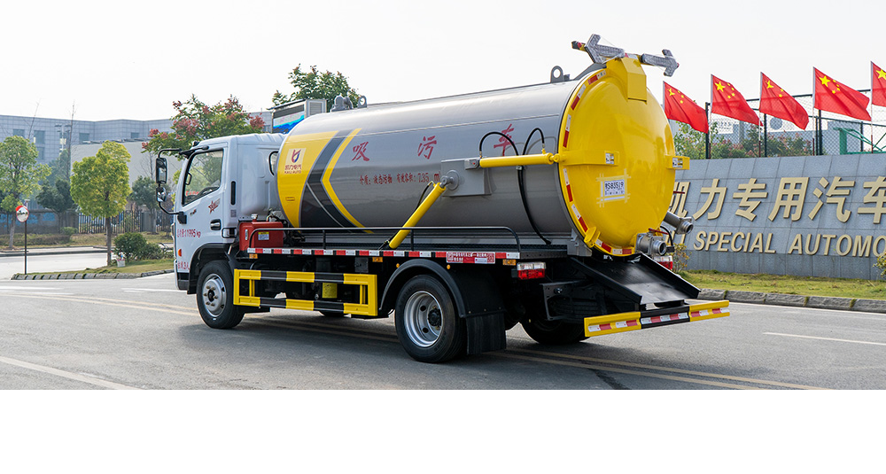 东风大多利卡吸污车