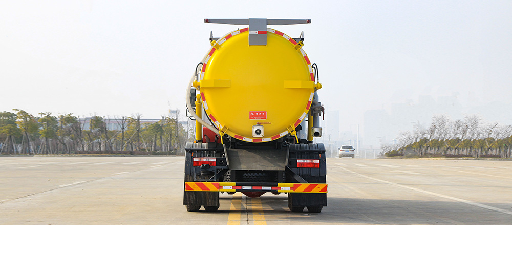 东风D9吸污车