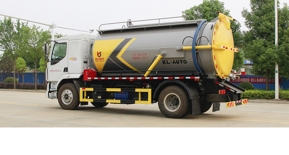 东风柳汽M3吸污车