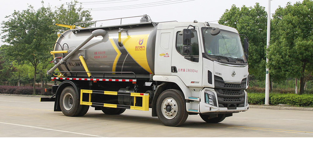 东风柳汽M3吸污车