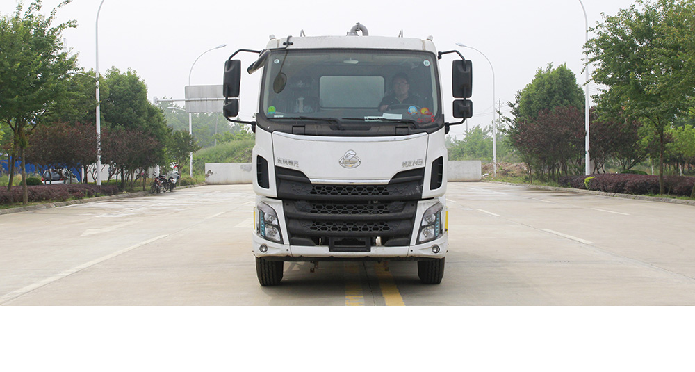 东风柳汽M3吸污车