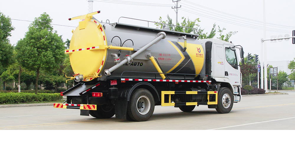 东风柳汽M3吸污车