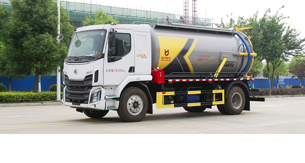 东风柳汽M3吸污车