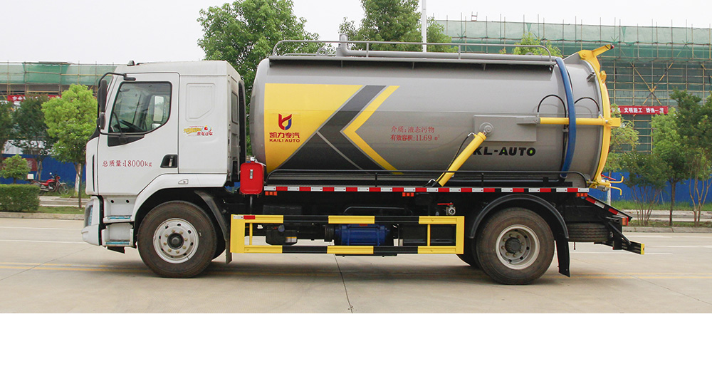 东风柳汽M3吸污车