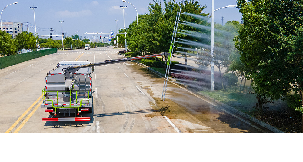 东风D9光伏清洗车