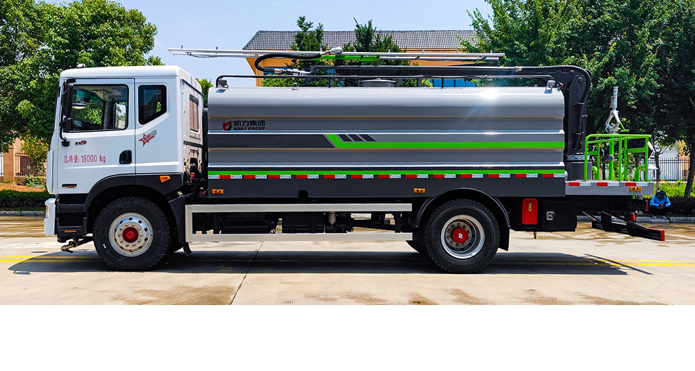 东风D9光伏清洗车