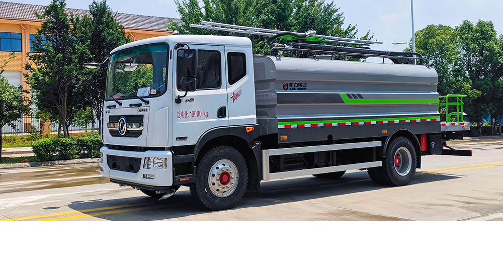 东风D9光伏清洗车