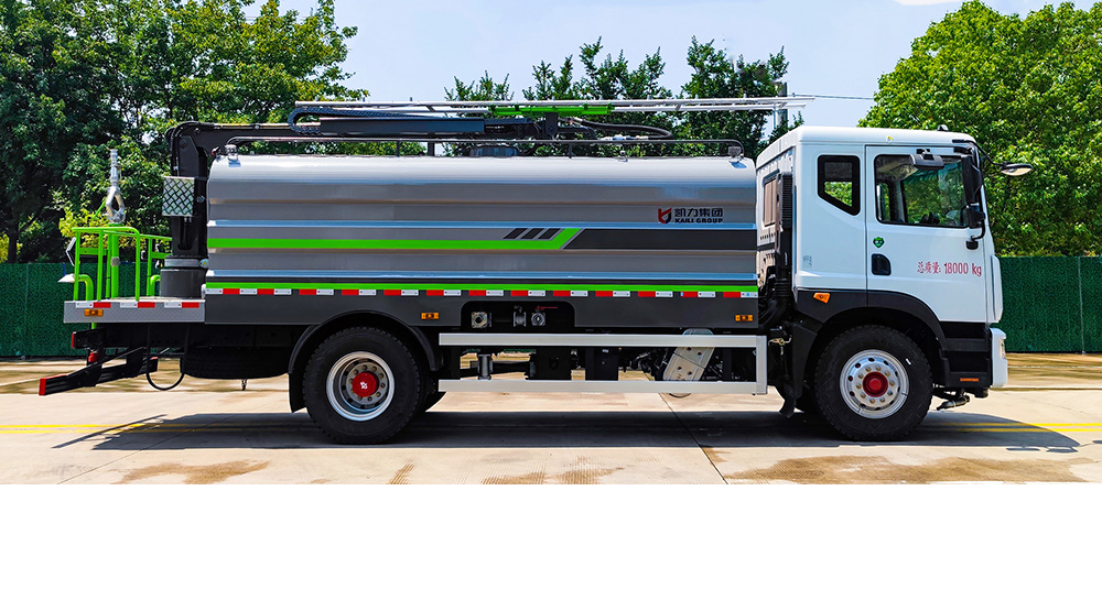 东风D9光伏清洗车