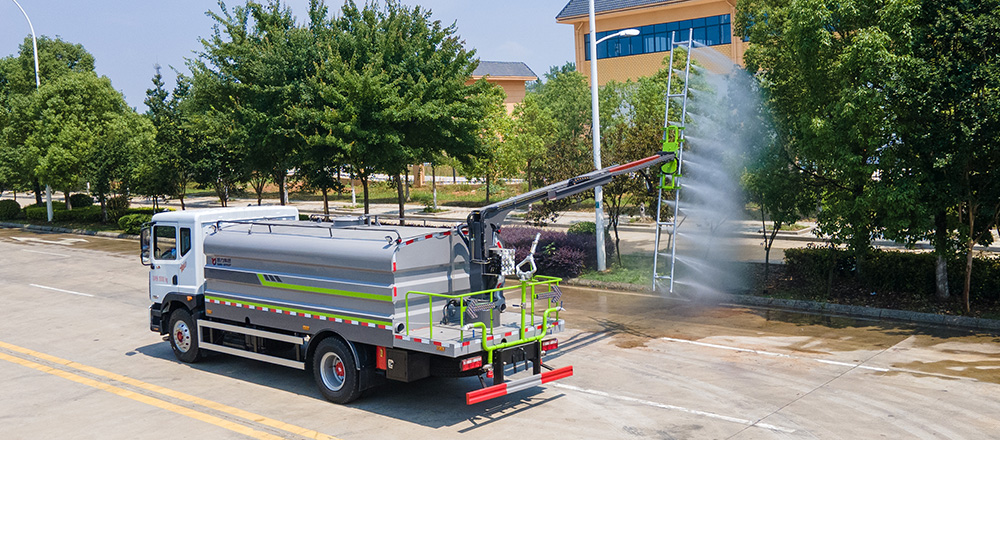 东风D9光伏清洗车