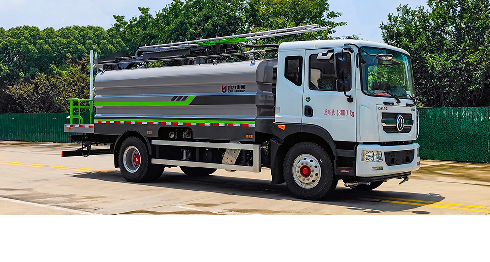 东风D9光伏清洗车