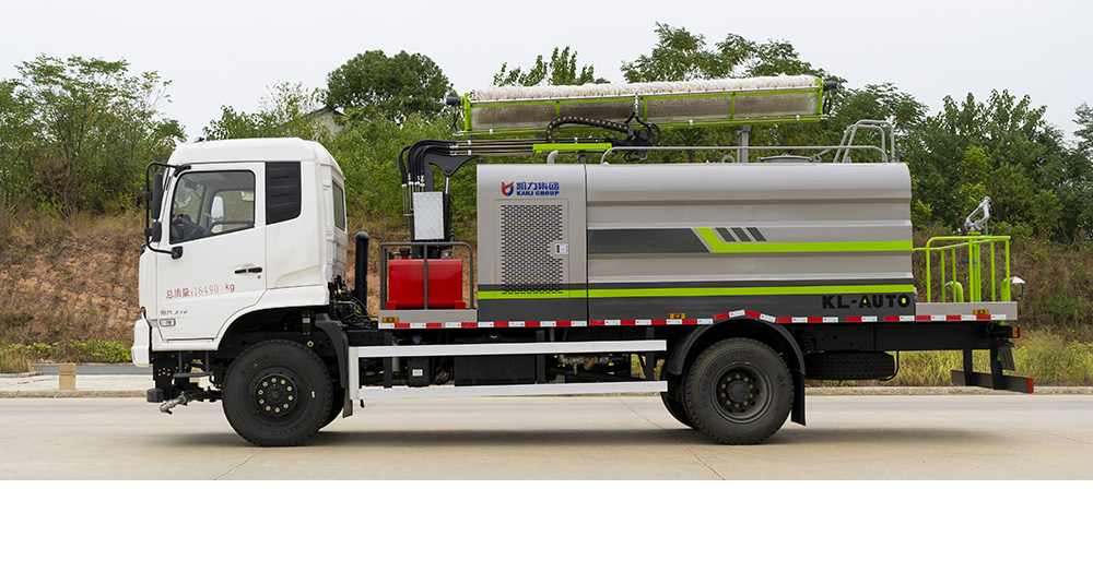 东风天锦四驱光伏清洗车