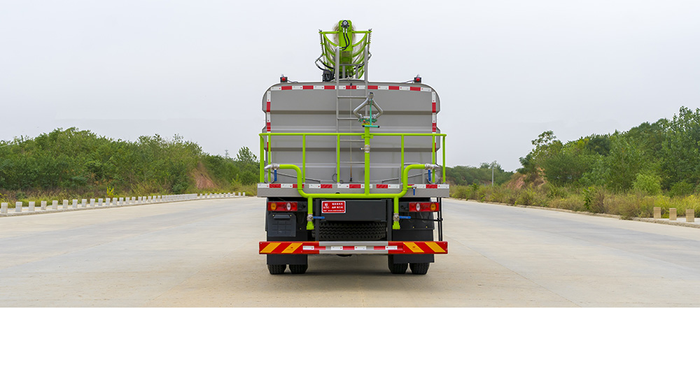 东风天锦四驱光伏清洗车