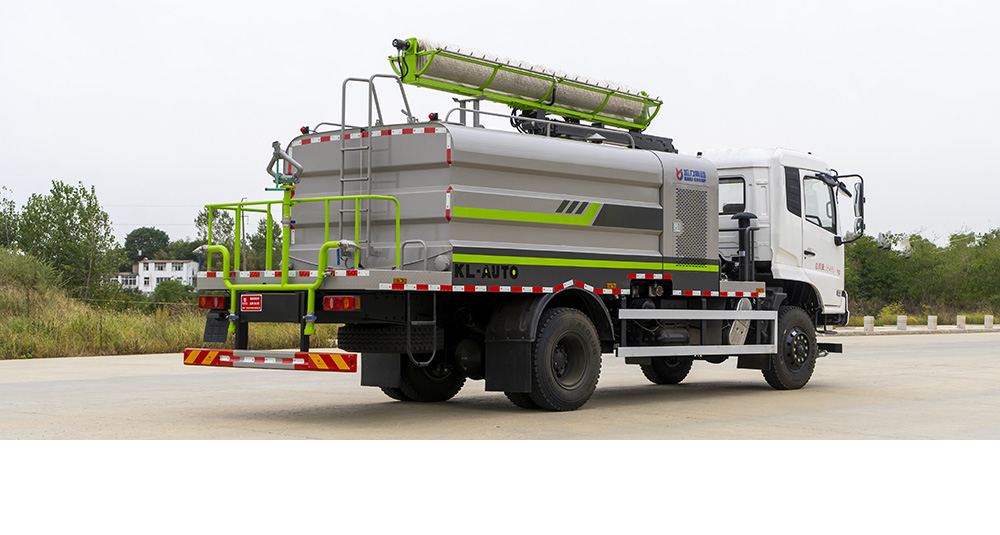 东风天锦四驱光伏清洗车