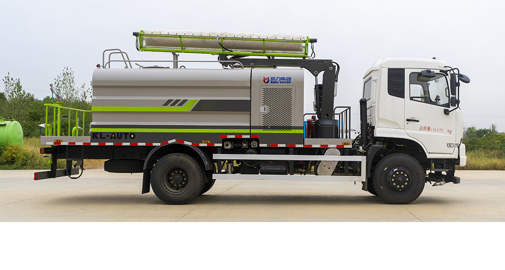 东风天锦四驱光伏清洗车