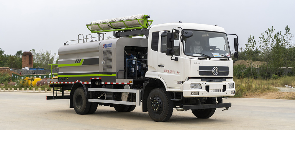 东风天锦四驱光伏清洗车