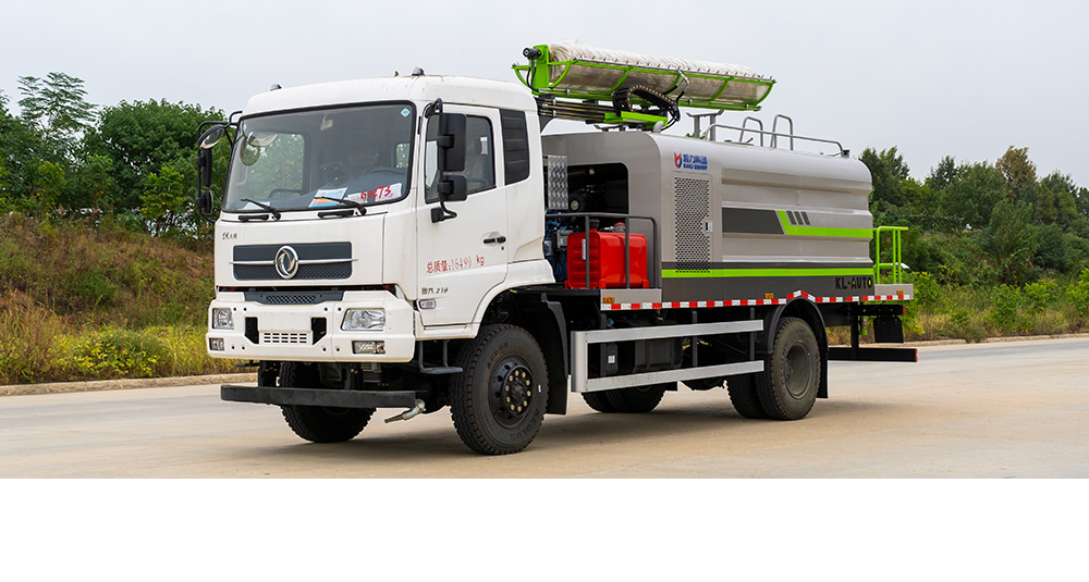 东风天锦四驱光伏清洗车