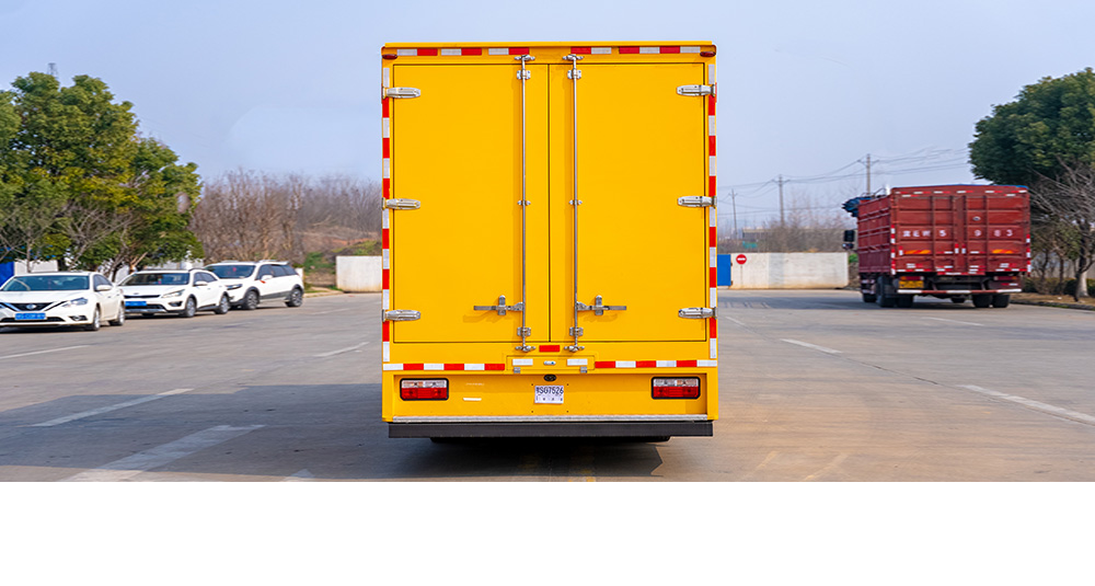 紫外光固化管道修复车