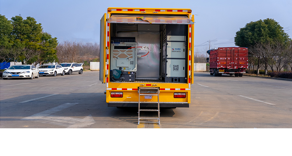 紫外光固化管道修复车