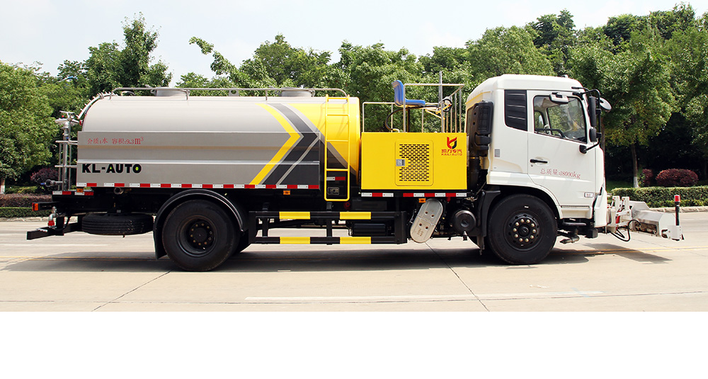 天锦路面养护车