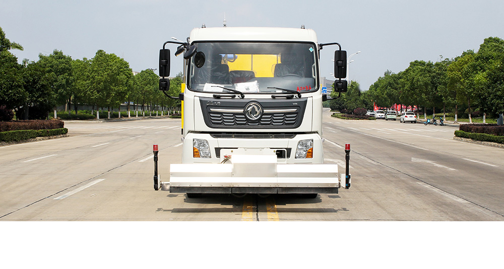 天锦路面养护车